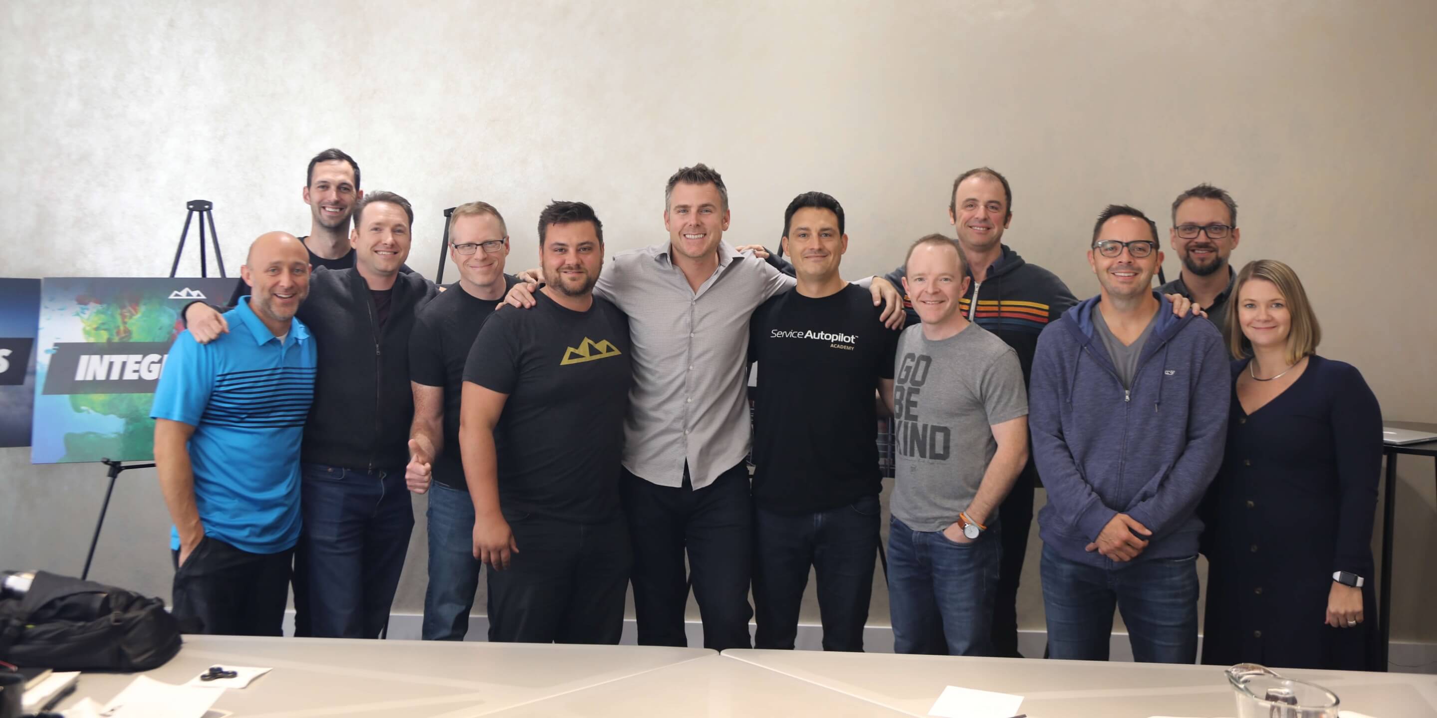 slider-team-saas-academy-group-photo@2x